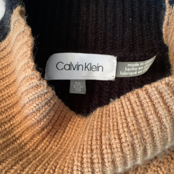 Calvin Klein sweater - Picture 2 of 3